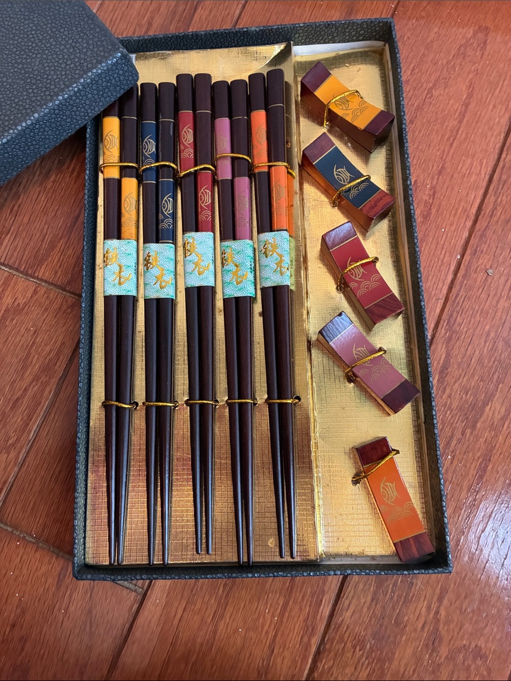 NWT Classic Decorative Wooden Chopstick Set in Dark Brown